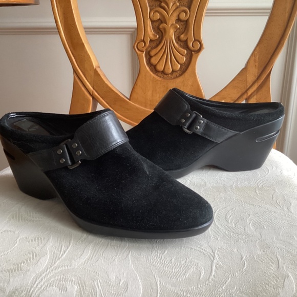 COLE HAAN NIKE AIR Black Suede and Leather slip on 3 inch wedges SIZE 9B - Picture 3 of 15
